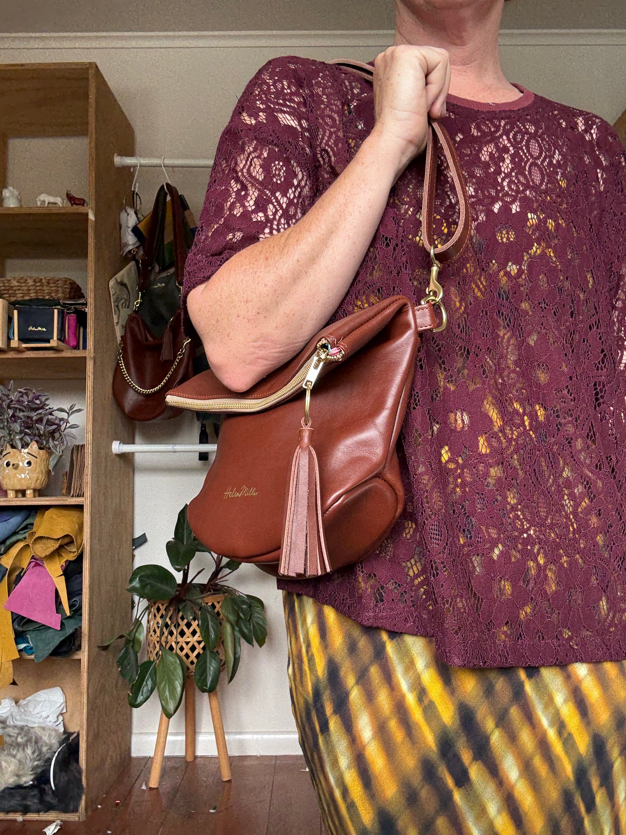 Ready to ship - Mini Slouch - Chestnut