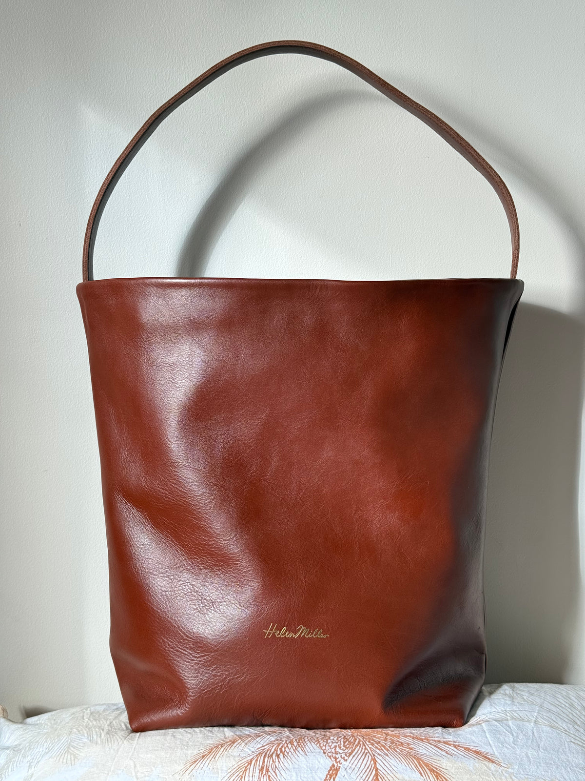 COLLECTIVE - XL Tote Chestnut - Sample