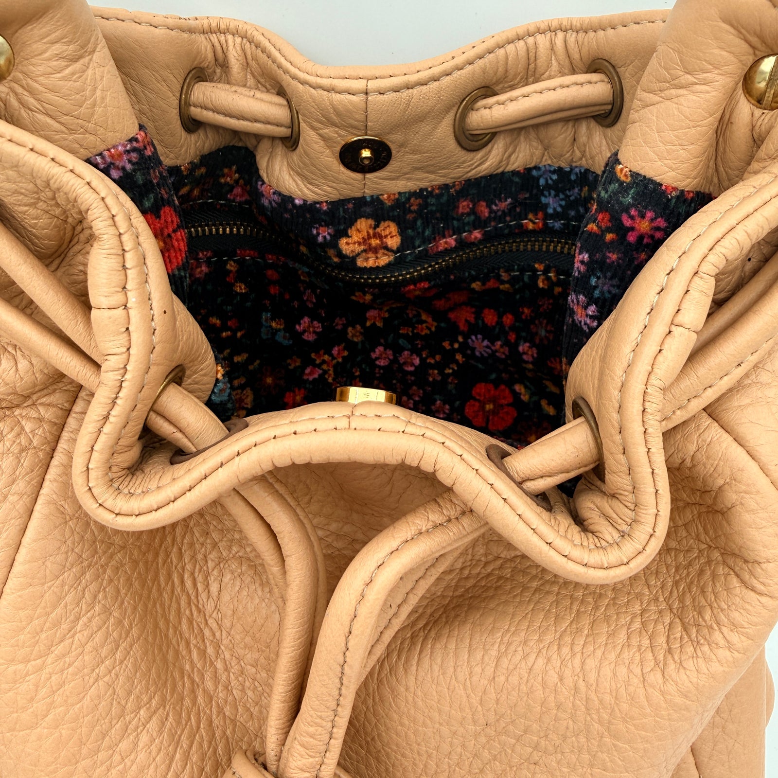 COLLECTIVE - Soft Bucket Bag - Sample