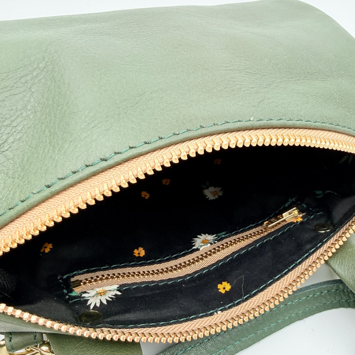 COLLECTIVE - Ovalette bag 2 - Sample