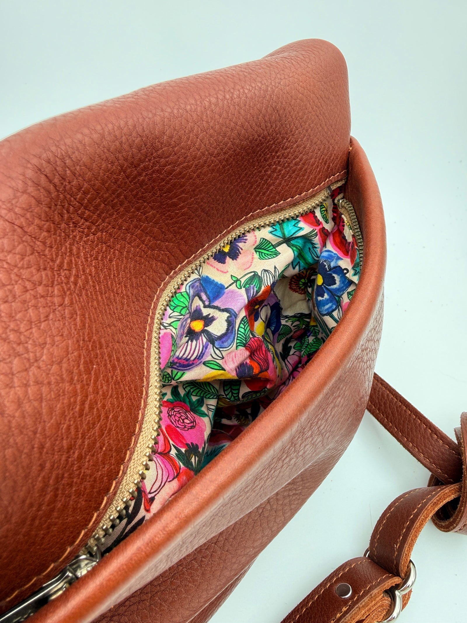 COLLECTIVE - Pre loved Mini Slouch - Cinnamon