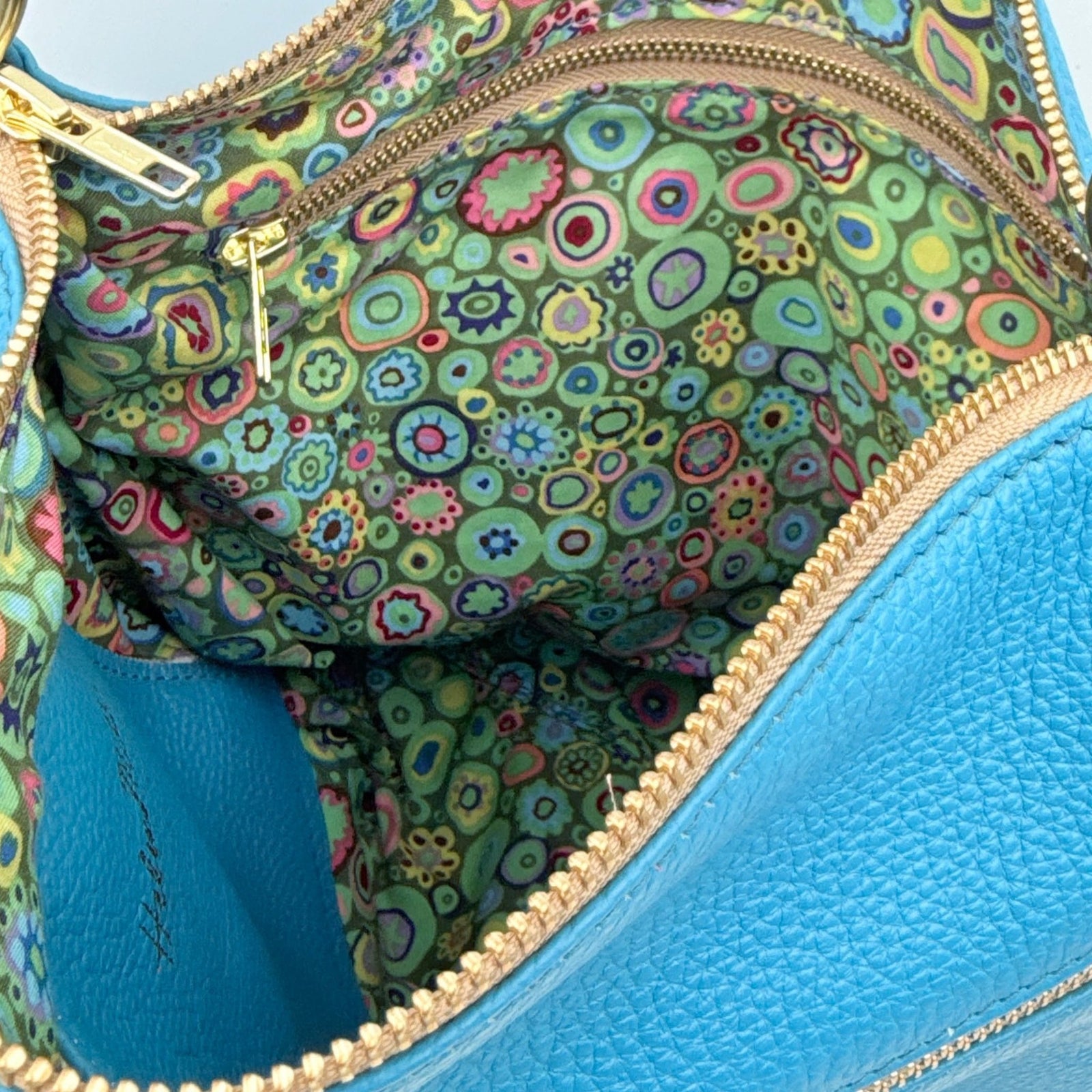 COLLECTIVE - Mega Tuck - Sky Blue - Helen Miller