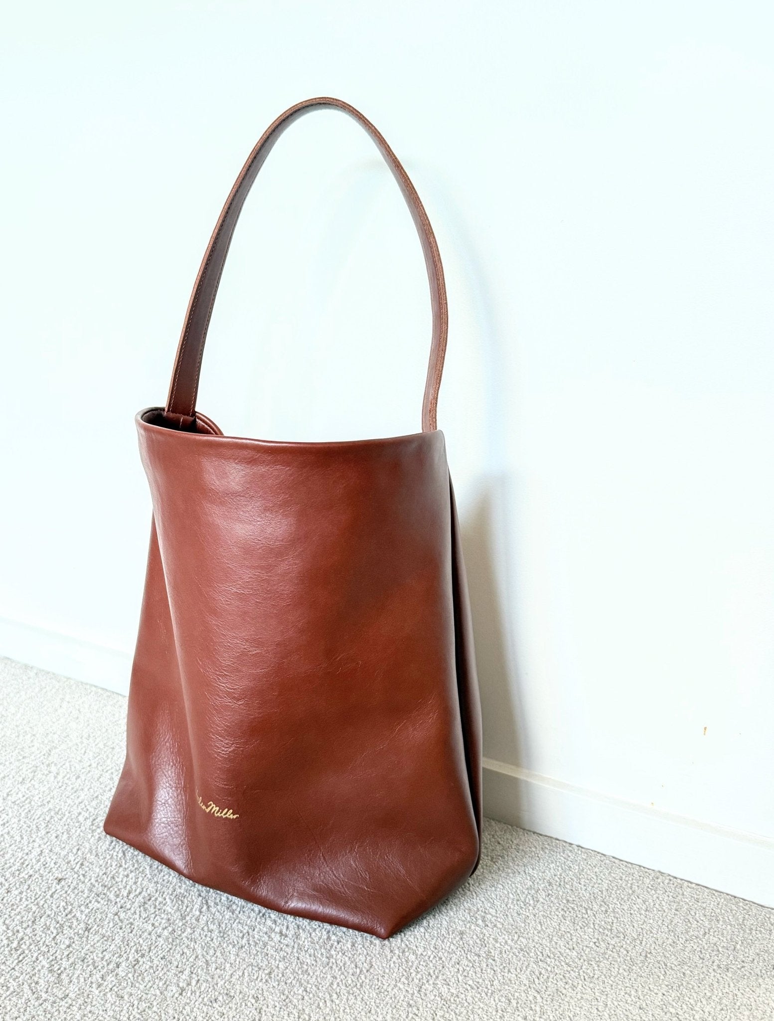COLLECTIVE - XL Tote Chestnut - Sample - Helen Miller