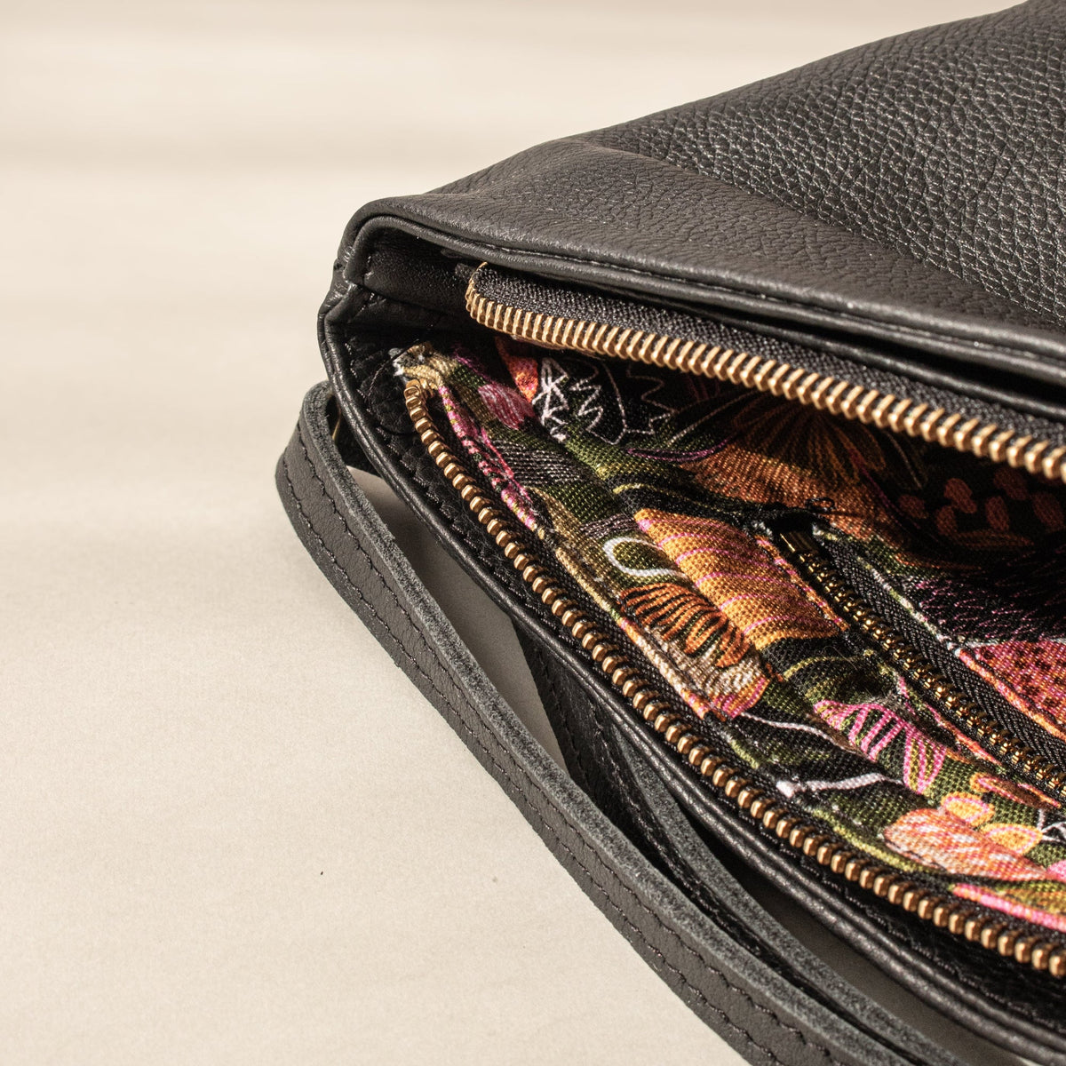 Ready to ship - Grab 'n' Go - Black - Helen Miller