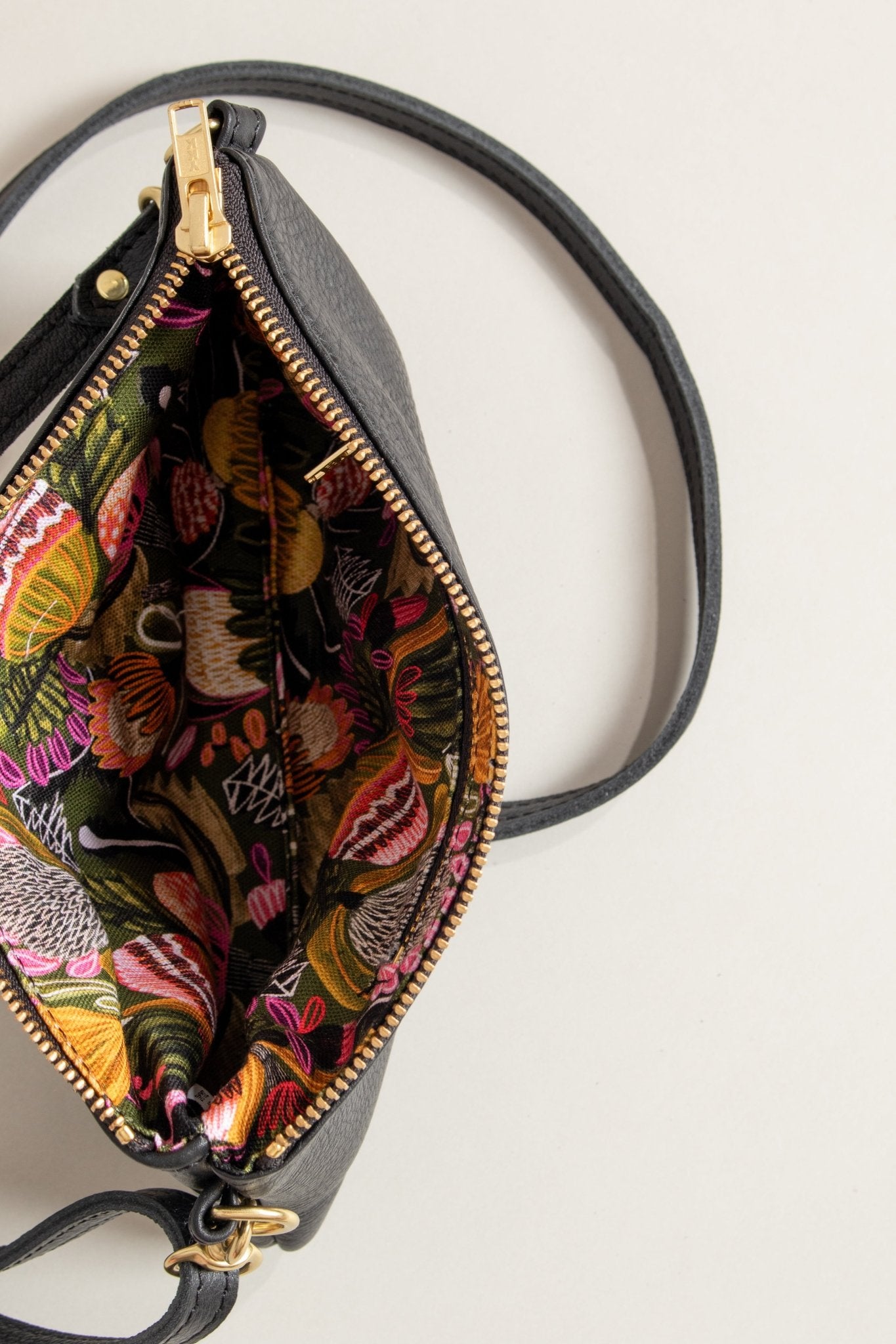 Ready to ship - Zipette - Black - Helen Miller